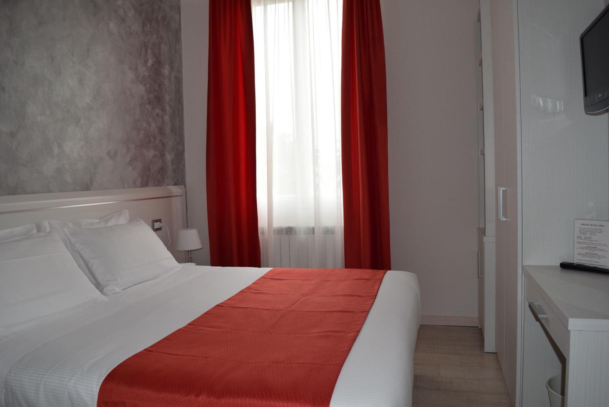 Hotel Lido Варацце Экстерьер фото